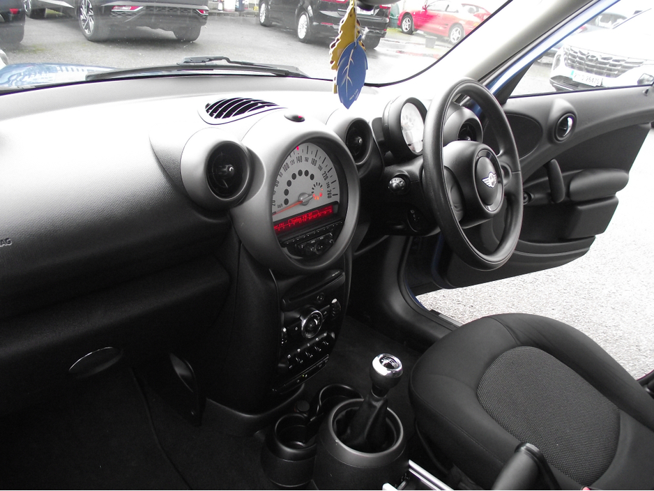 2012 MINI Cooper D - image 14