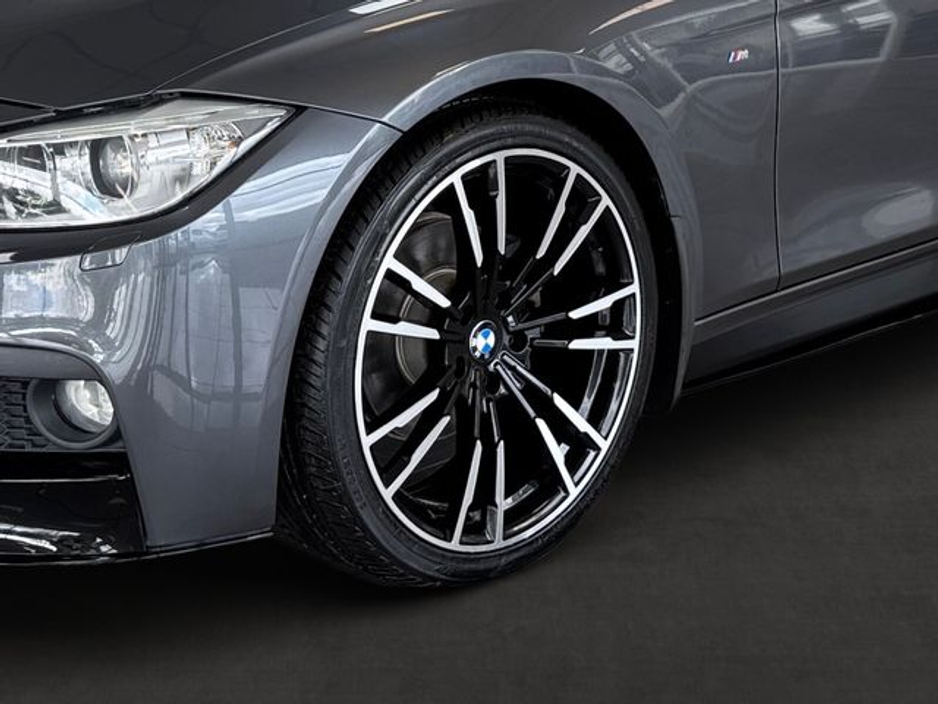 2015 BMW 3 Series - image 10