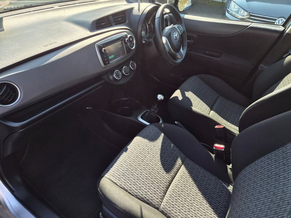 2014 Toyota Yaris - image 13