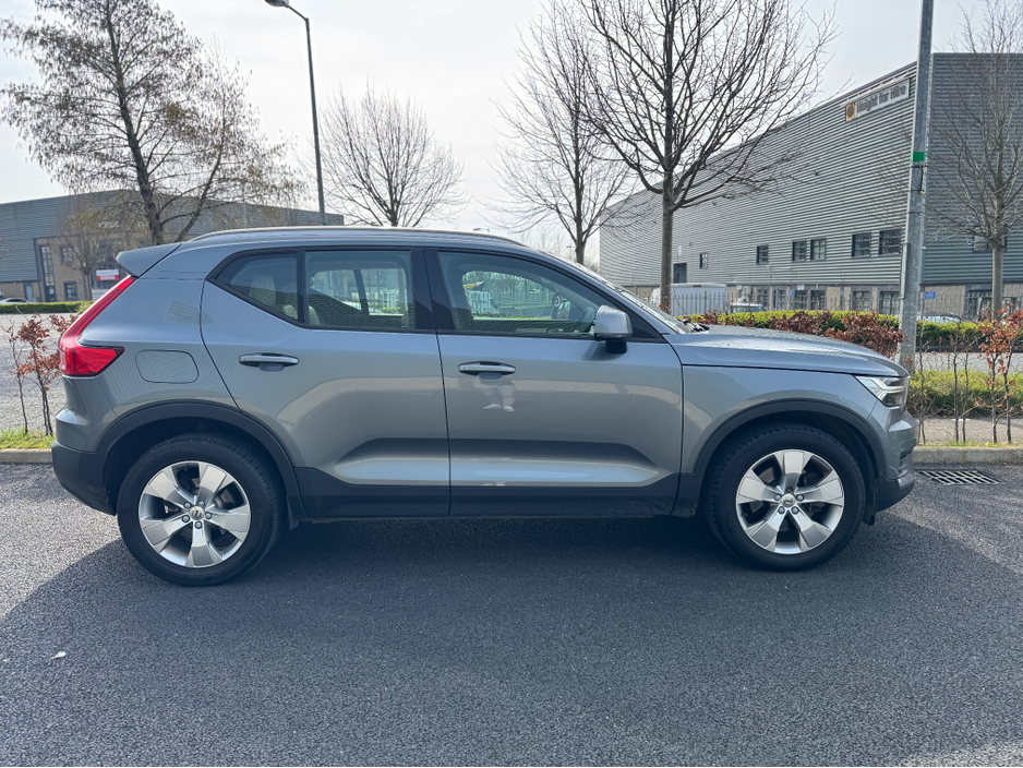 2018 Volvo XC40 - image 6