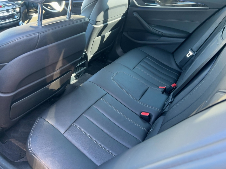 2018 BMW 5 Series - image 5