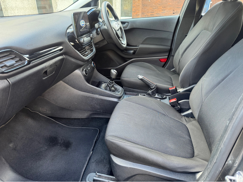 2022 Ford Fiesta - image 18