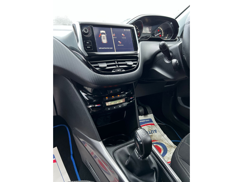 2018 Peugeot 2008 - image 4