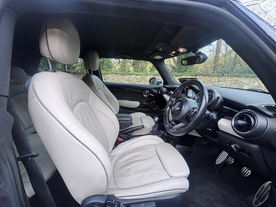 2017 MINI Hatch - image 14