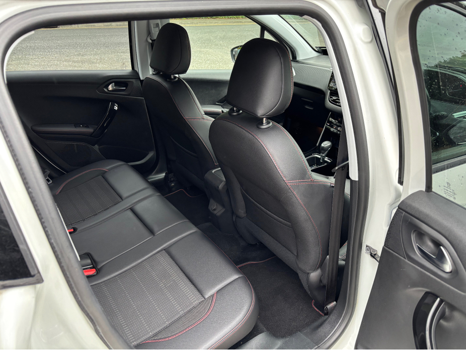 2018 Peugeot 2008 - image 10