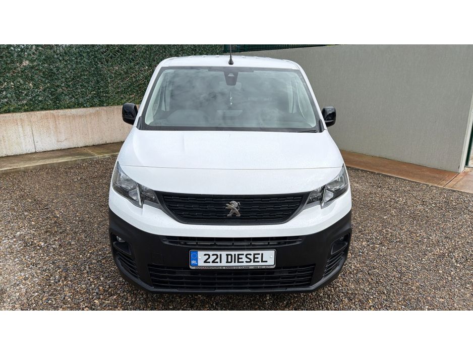 2022 Peugeot Partner - image 5