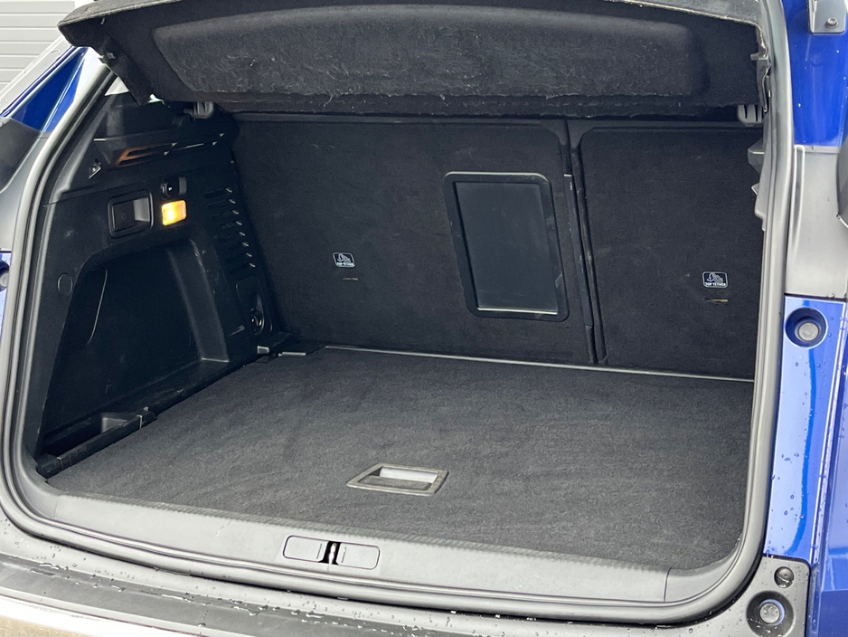 2018 Peugeot 3008 - image 9