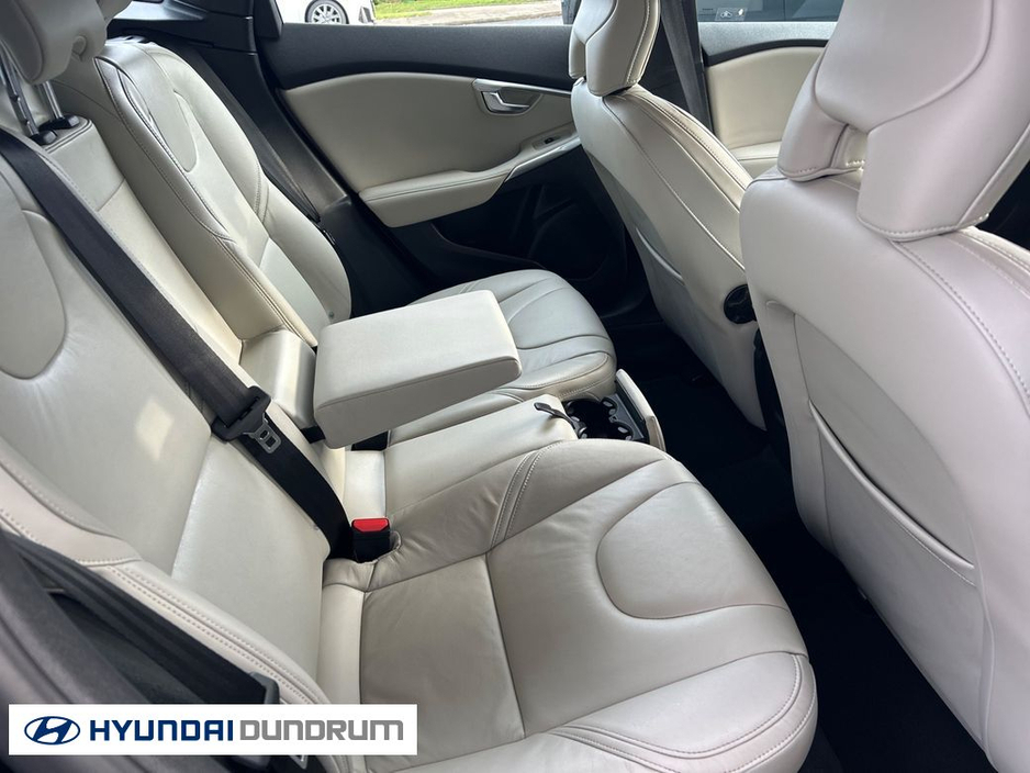 2018 Volvo V40 D2 MOM ED 5DR €16,450