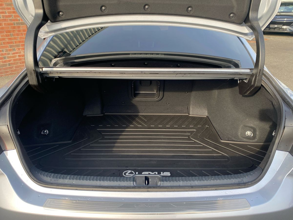 2024 Lexus ES 300 H - image 21