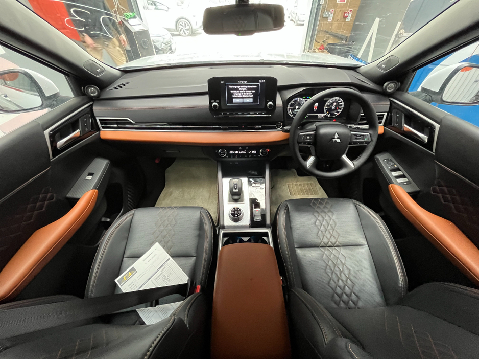 2023 Mitsubishi Outlander - image 23