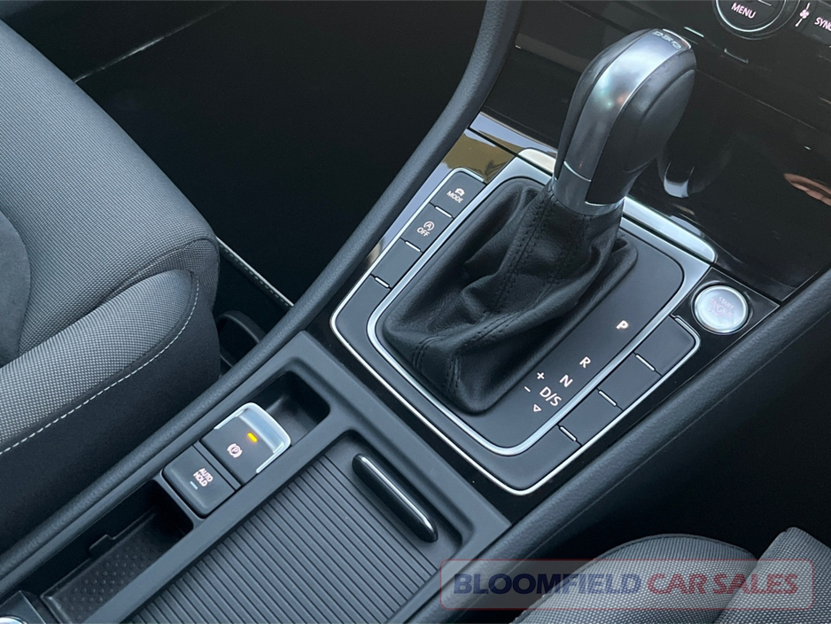 2017 Volkswagen Golf HIGHLINE , AUTO // LOW MILEAGE €17,950