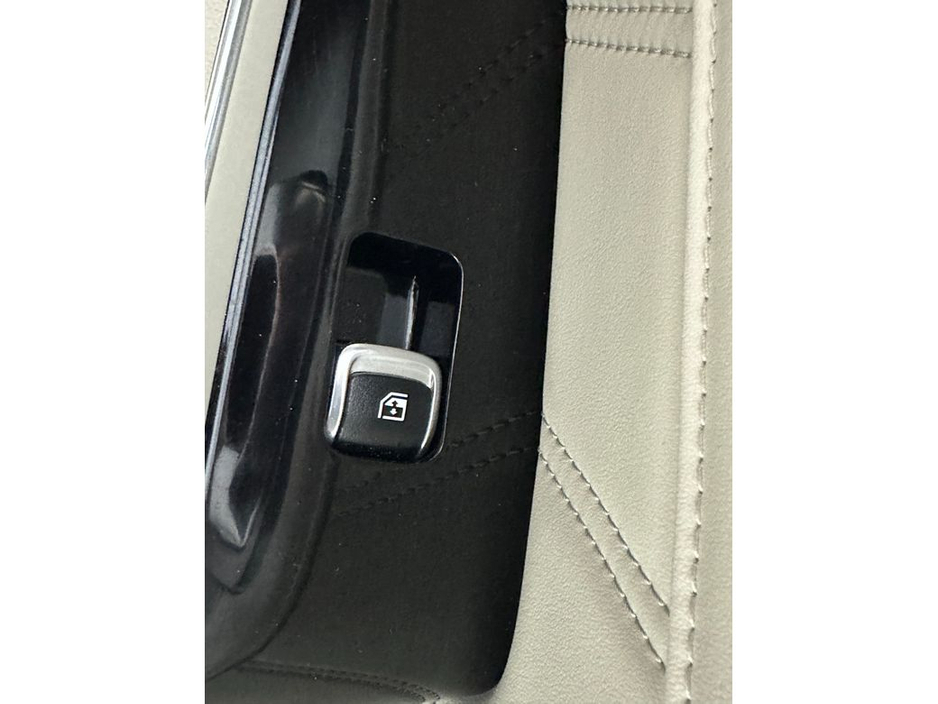 2023 Kia Sorento - image 24