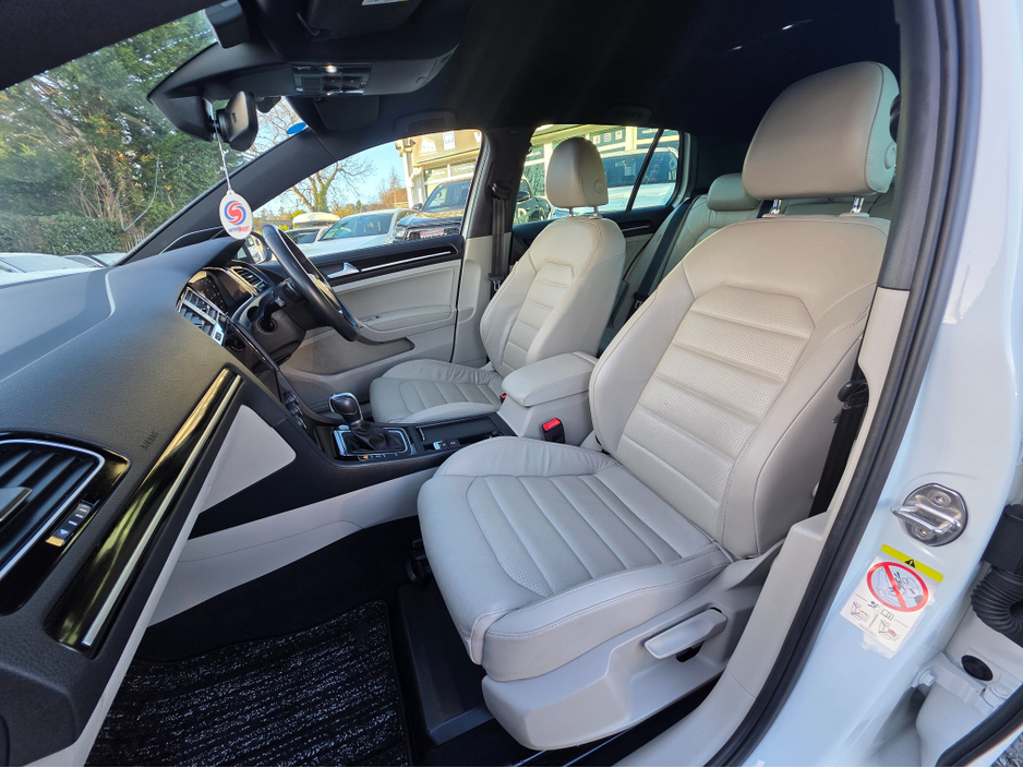 2019 Volkswagen Golf FULL CREAM LEATHER SEATS  ELECTRIC HEATED SEATS SAT NAV PACK - VIRTUAL CLOCKS -REVERSE CAMERA - NAVIGATION - CARPLAY - ANDROID AUTO- BLIND SPOT REAR TRAFFIC ASSIST - DISCOVER PRO €21,950