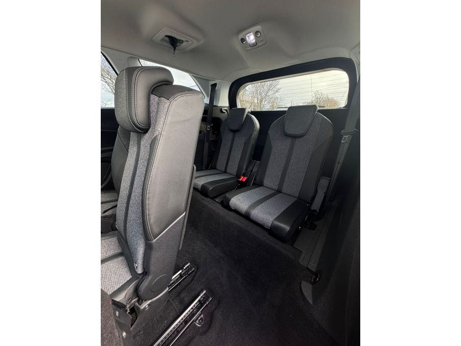 2019 Peugeot 5008 - image 18