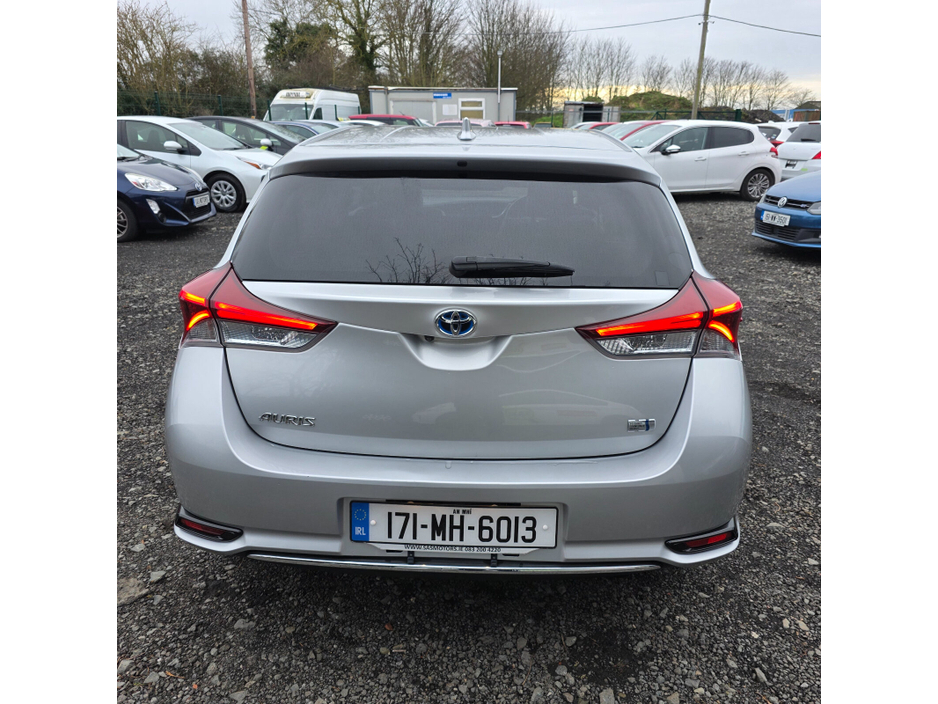 2017 Toyota Auris Hybrid €15,950