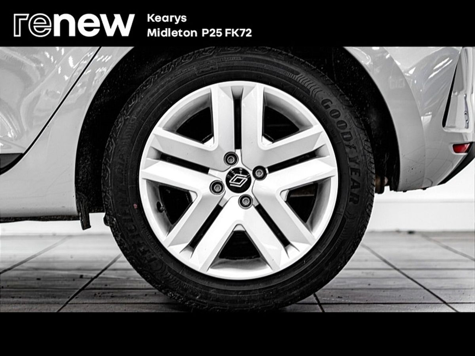 2025 Renault Clio - image 9