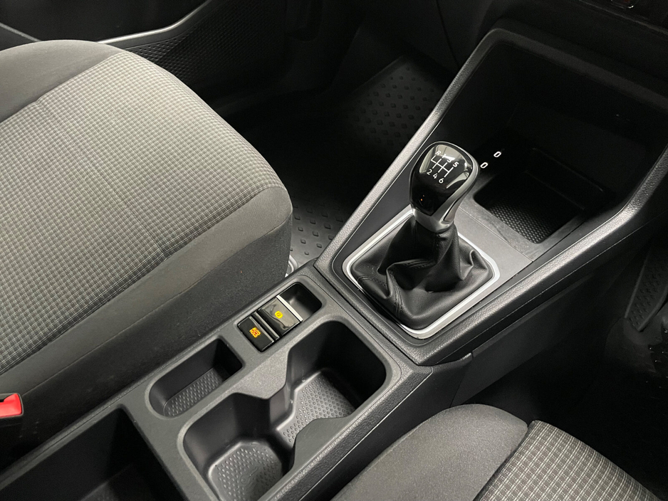 2023 Volkswagen Caddy - image 21