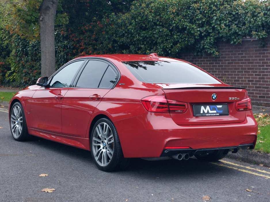2017 BMW 3 Series - image 13