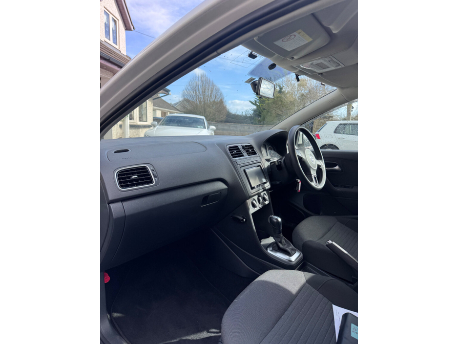 2011 Volkswagen Polo - image 11