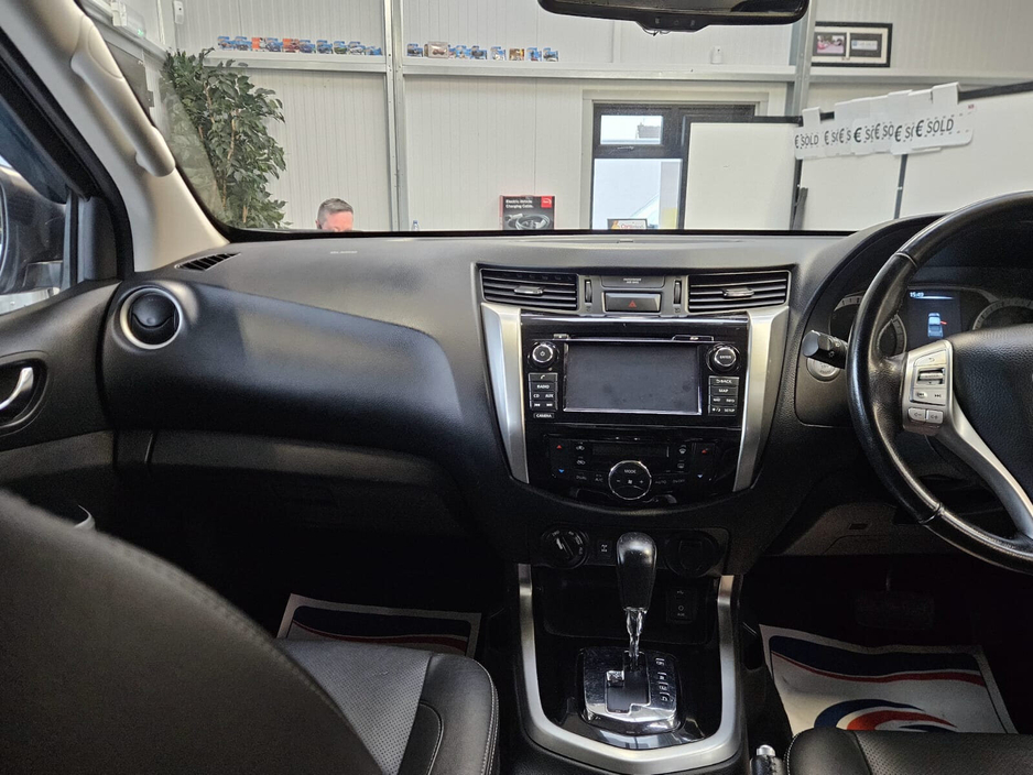 2019 Nissan Navara - image 2