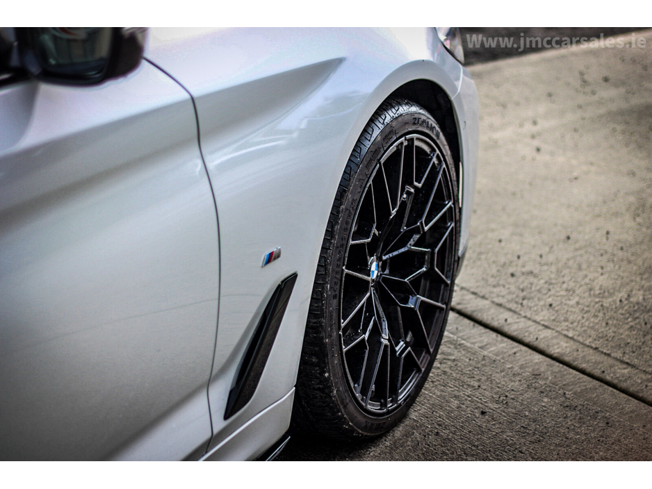 2021 BMW 5 Series - image 7