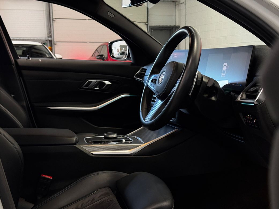 2023 BMW 3 Series - image 12