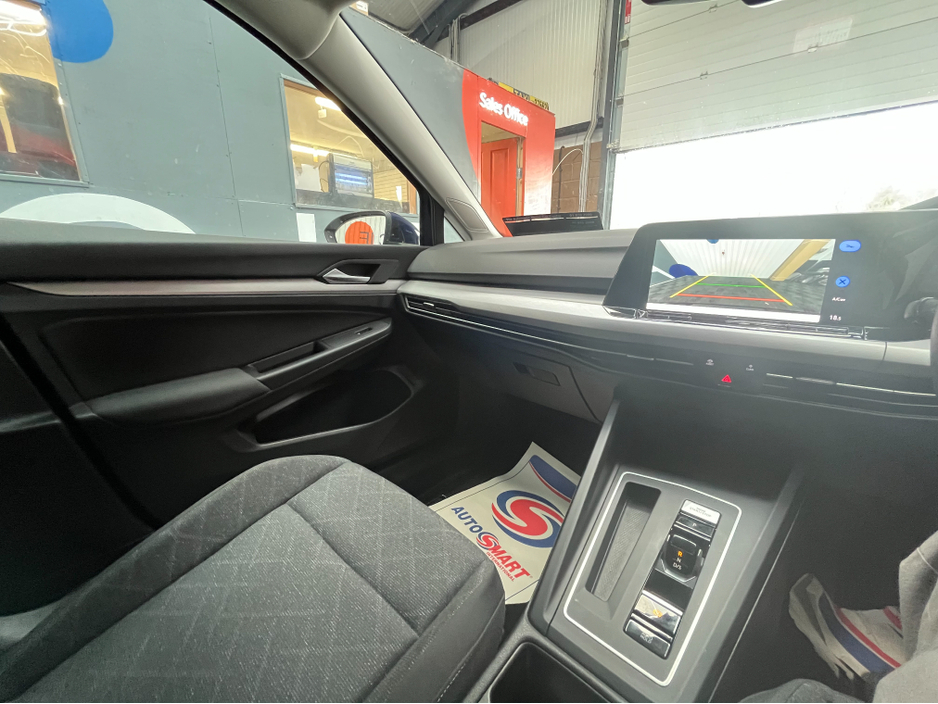 2021 Volkswagen Golf - image 14