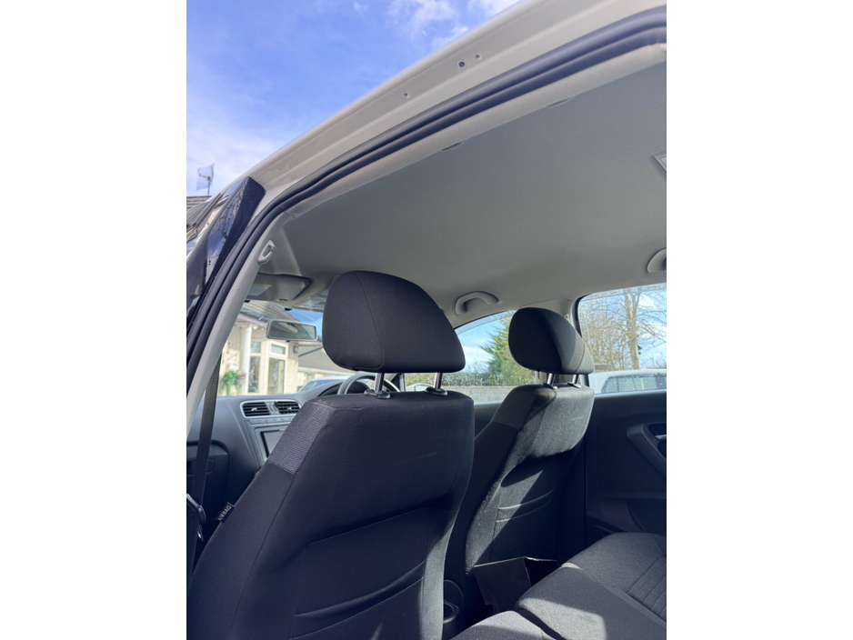 2011 Volkswagen Polo - image 12