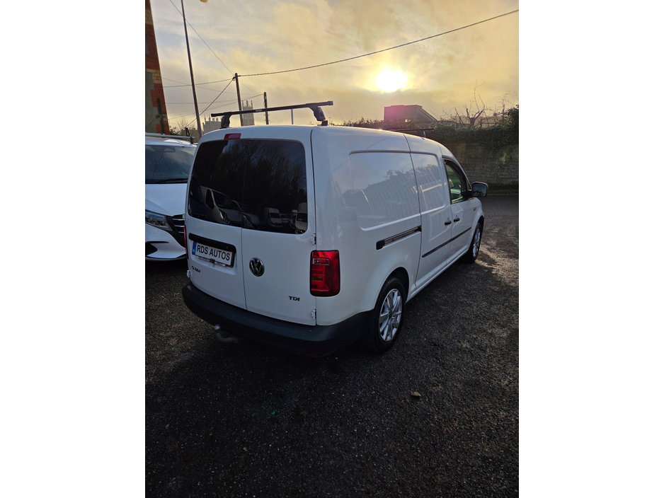 2018 Volkswagen Caddy - image 4