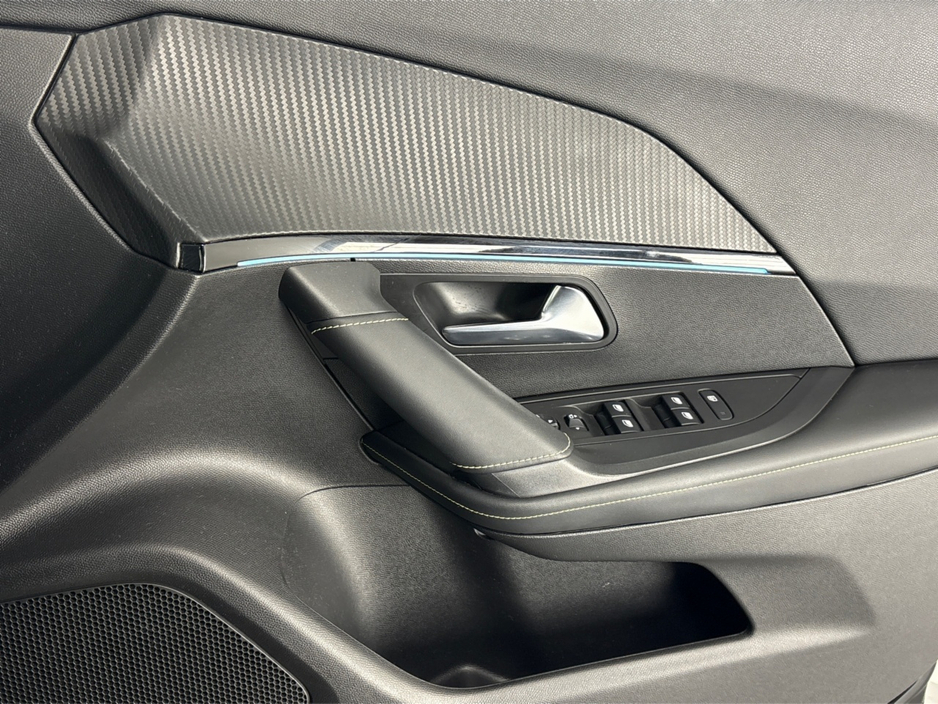 2020 Peugeot 2008 GT 136BHP**PANORAMIC SUNROOF**KEYLESS START**DIGITAL DASH**MULTIFUNCTIONAL STEERING WHEEL**AMBIENT LIGHTING**REVERSE CAMERA**HALF LEATHER INTERIOR**DRIVE MODES**BLUETOOTH** €15,995