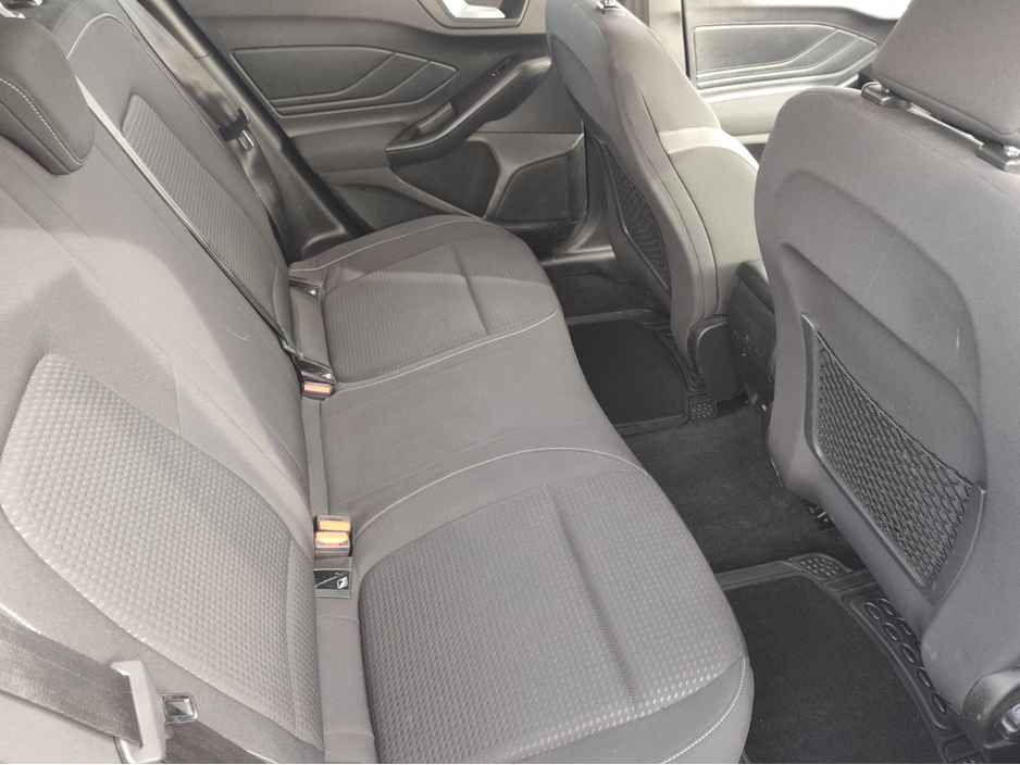 2019 Ford Focus - image 8