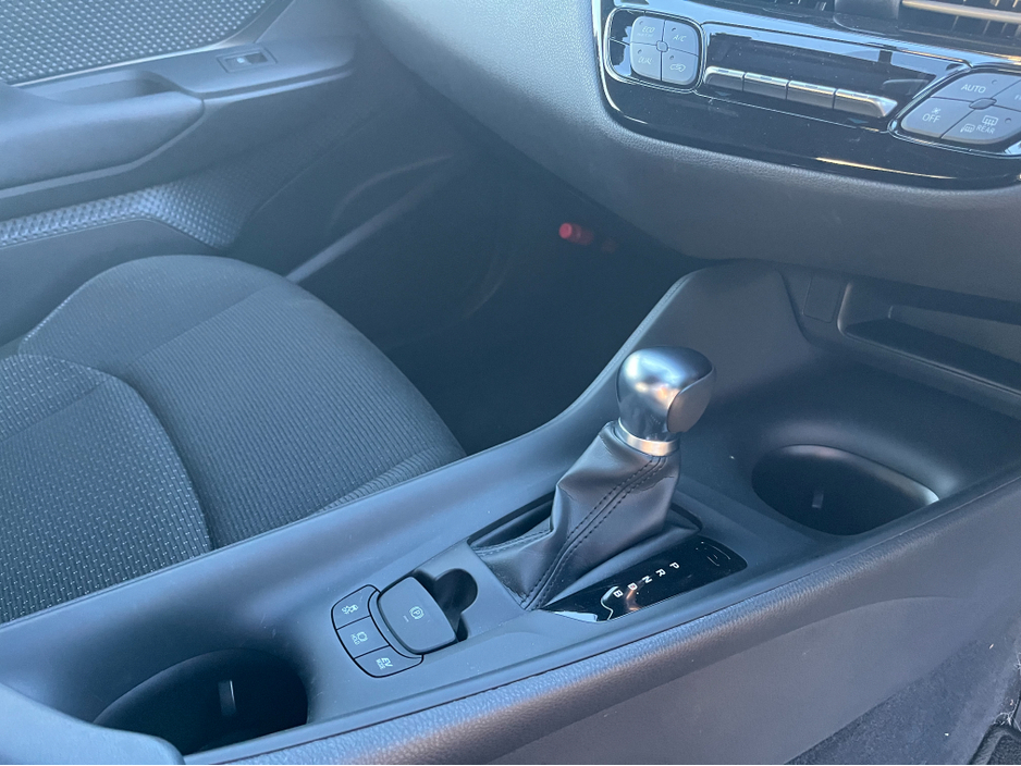 2018 Toyota C-HR 1.8 HYBRID AUTO VERY LOW KMS €19,450