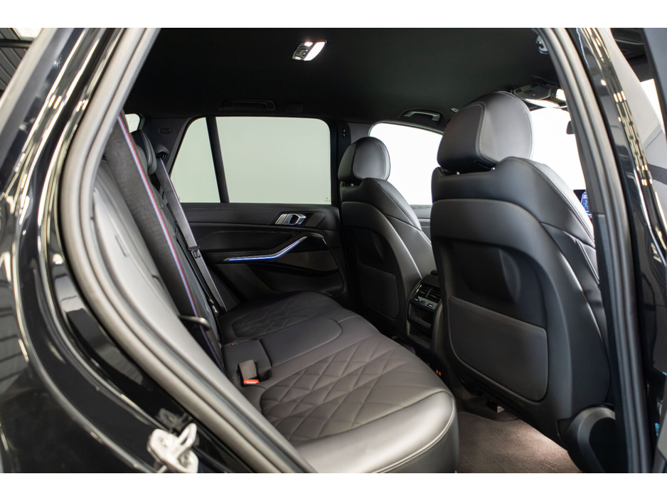 2025 BMW X5 - image 12
