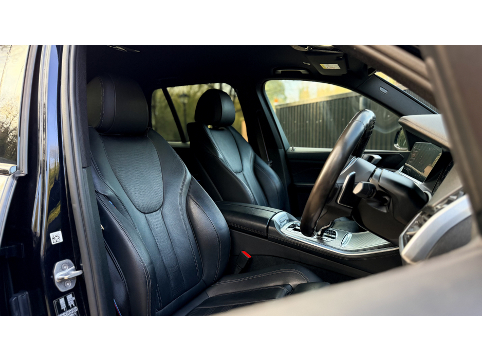 2020 BMW X5 - image 12