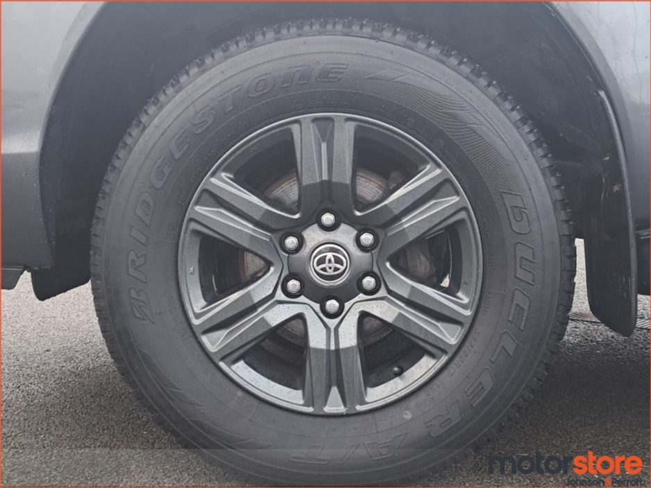 2021 Toyota Hilux HILUX 2.8 DOUBLE CAB SR5 4 DR €37,900