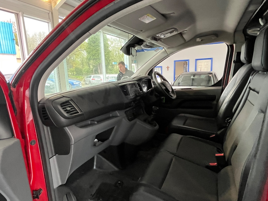 2020 Toyota Proace - image 10