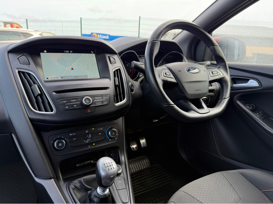 2017 Ford Focus - image 3