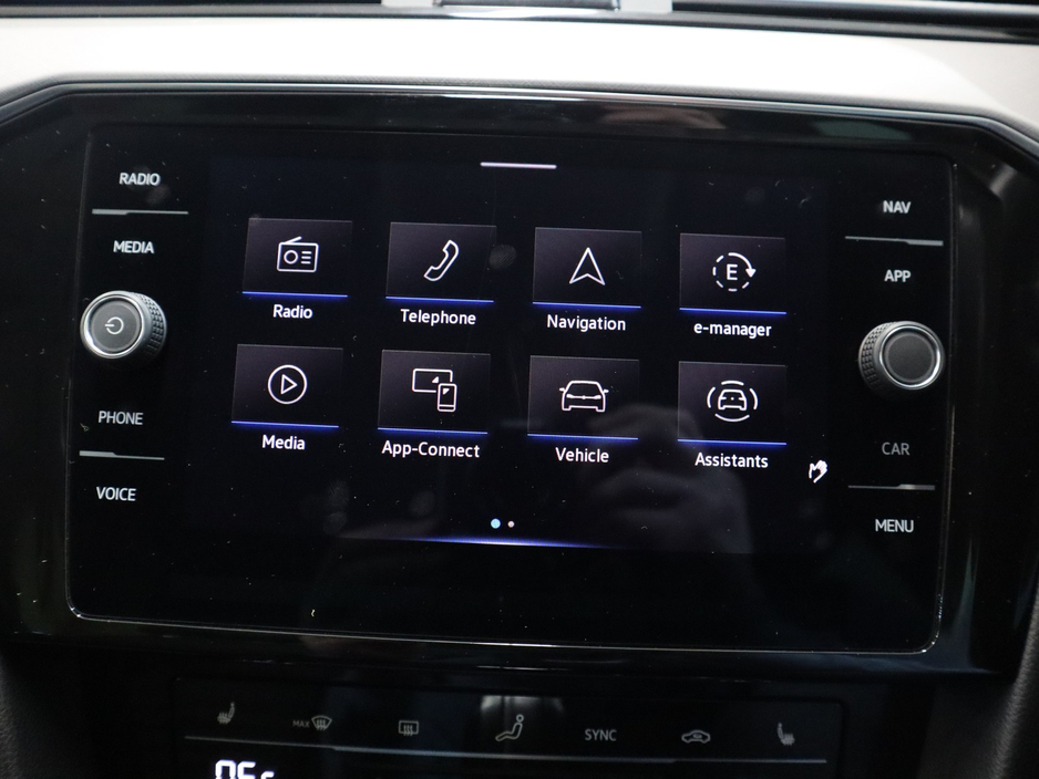 2022 Volkswagen Passat - image 21