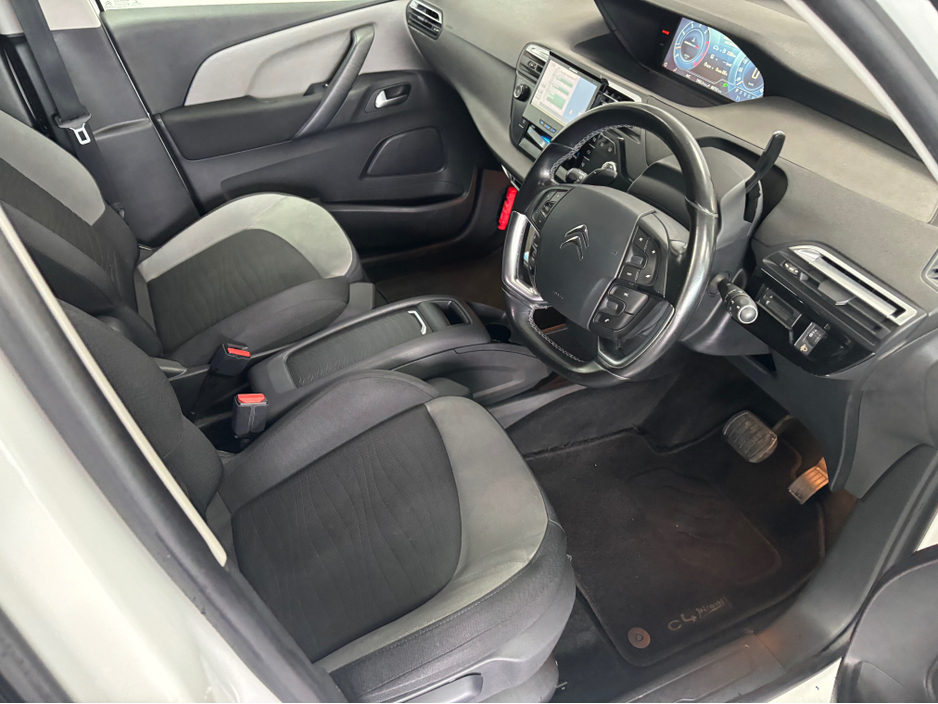 2015 Citroen Grand C4 Picasso - image 5