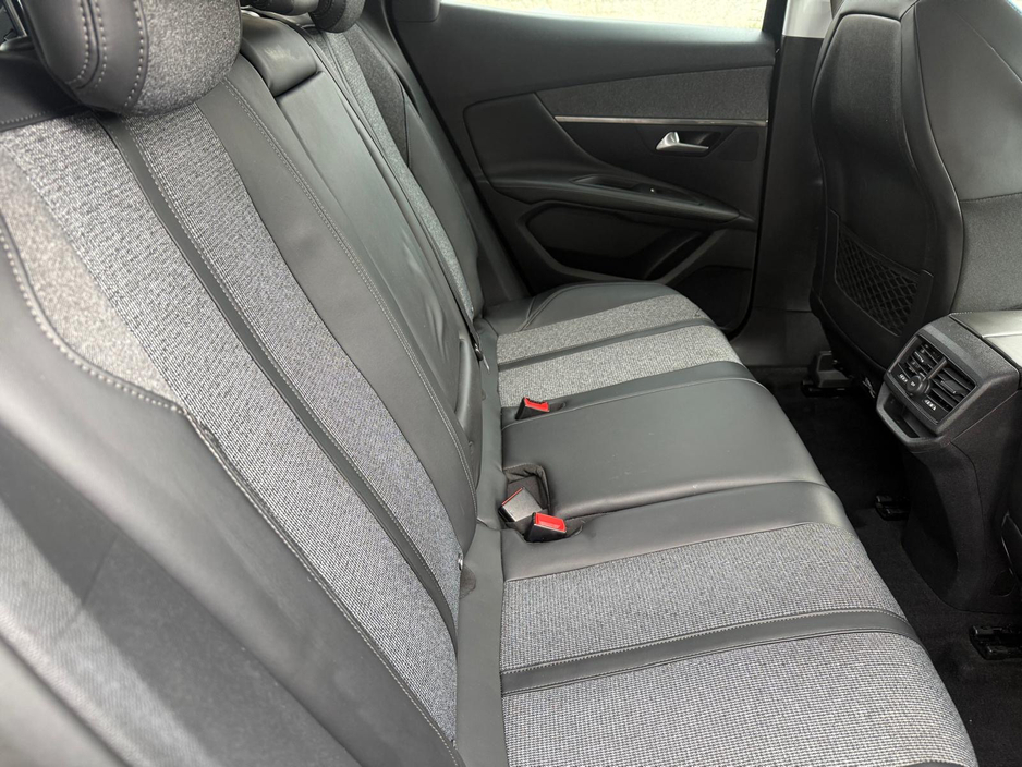 2017 Peugeot 3008 - image 9