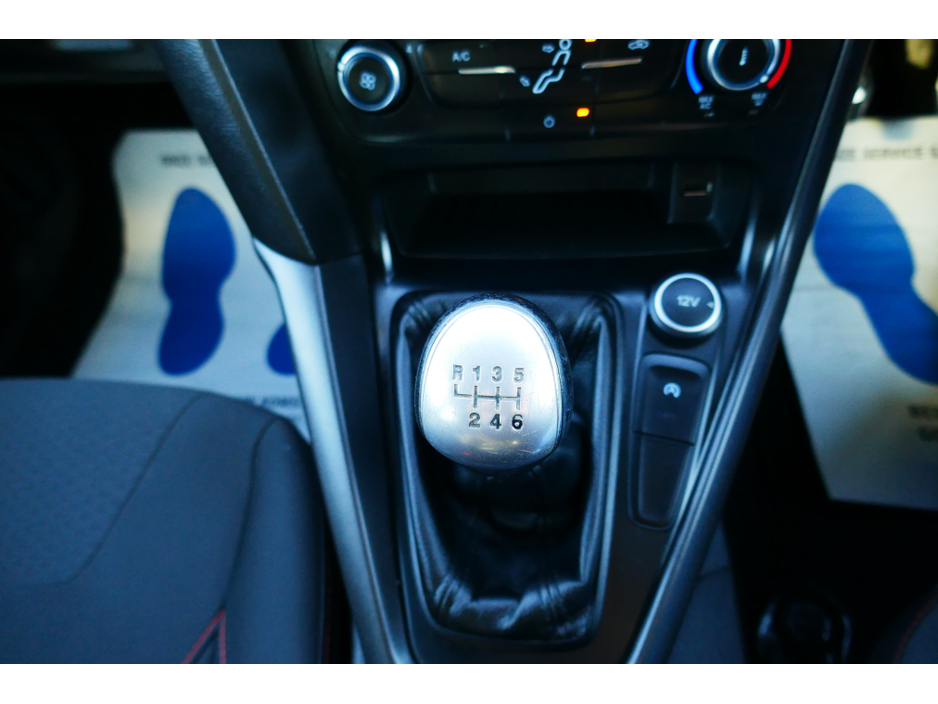 2018 Ford Focus - image 20