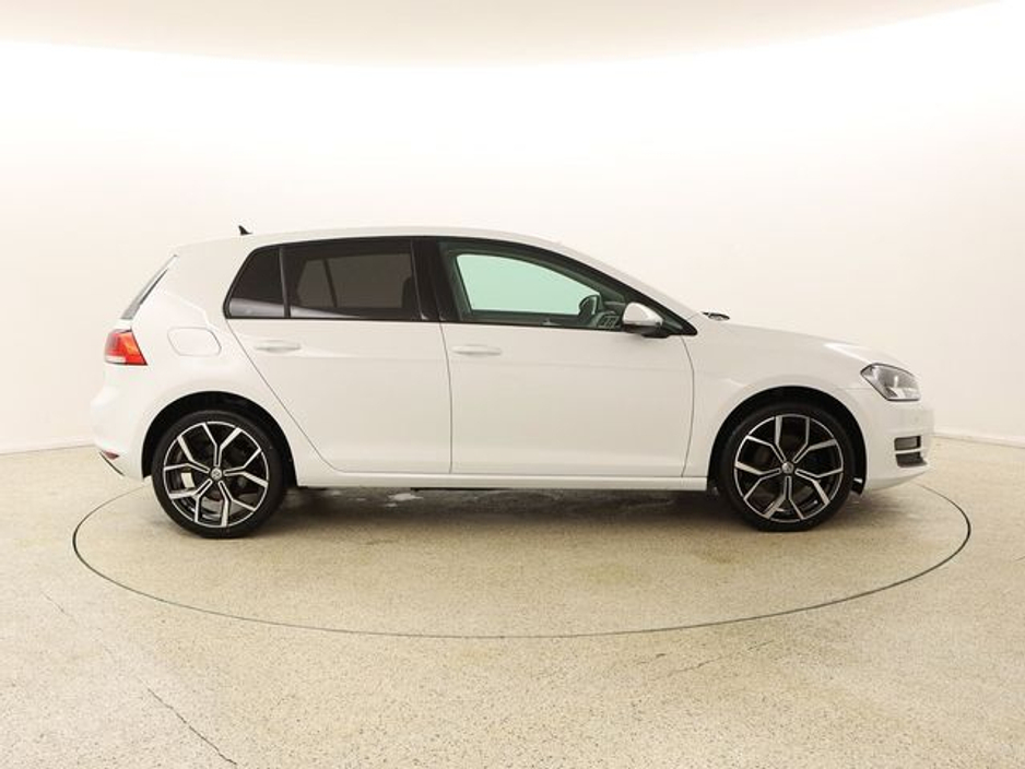 2016 Volkswagen Golf - image 8