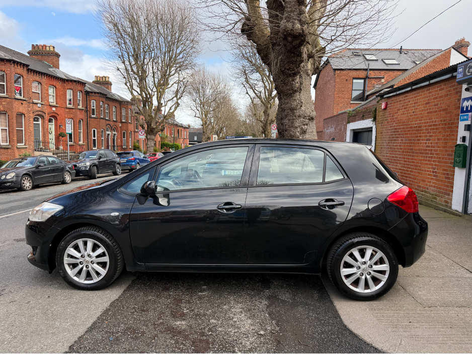 2007 Toyota Auris - image 8