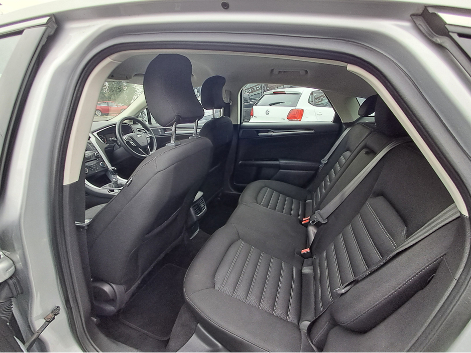 2016 Ford Mondeo - image 16