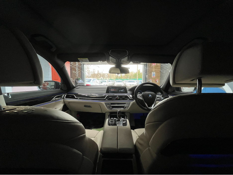 2016 BMW 7 Series - image 20