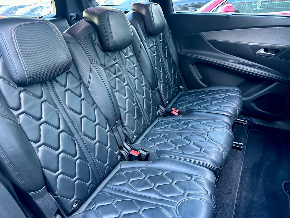 2019 Peugeot 5008 - image 10