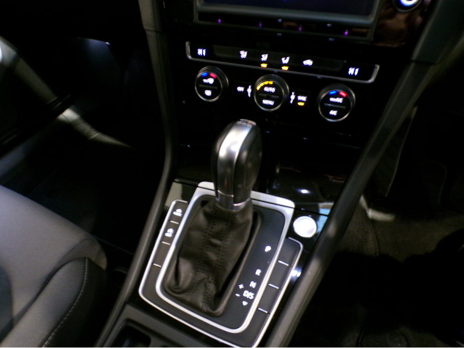 2015 Volkswagen Golf *ONLY 45,000*AUTO*VW GOLF 1.4 TSI HIGH-LINE*COLOUR CAMERA WITH ADAPTIVE CRUISE*UP-GRADED VW ALLOYS*XL MEDIA*HIGH-LINE BODY STYLING*FLAT-BOTTOM SPORT STEERING WHEEL WITH PADDLE SHIFT*RADAR ASSIST**ANTI €14,900