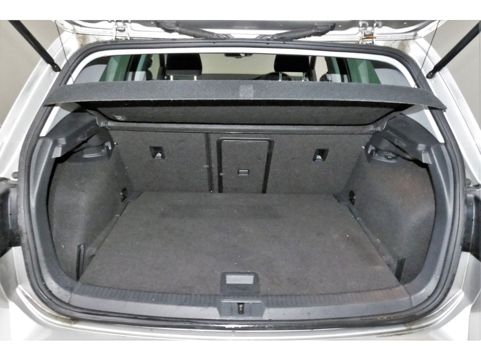 2016 Volkswagen Golf - image 27