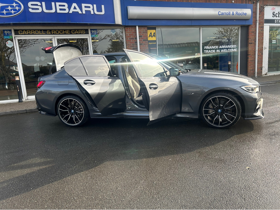 2021 BMW 3 Series - image 21