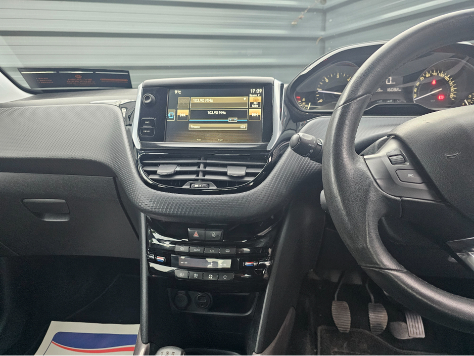 2016 Peugeot 2008 - image 11